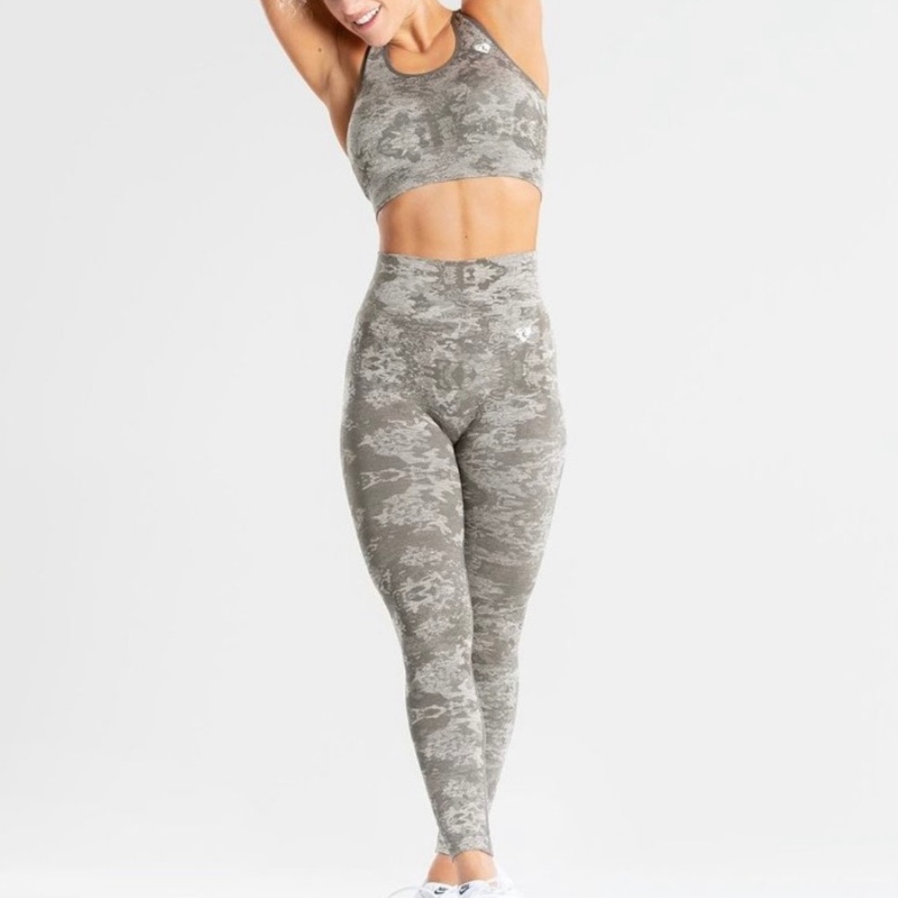 Women’s Best Workout Gym Set Leggings and Bra